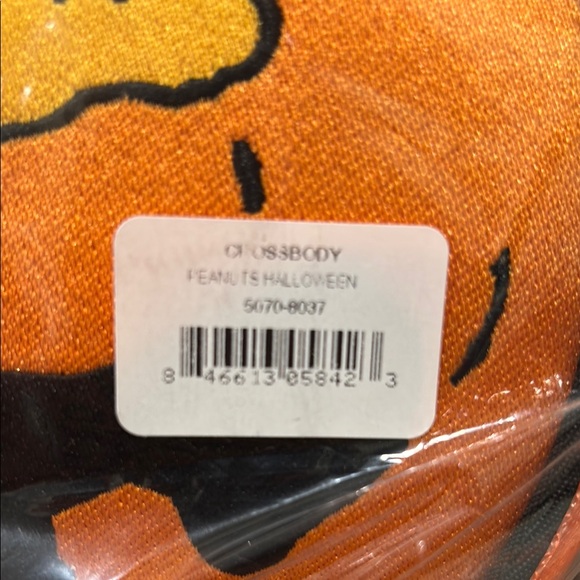 Harveys Seatbelts Peanuts Halloween Snoopy Crossbody Bag NWT Sold Out - Picture 2 of 13